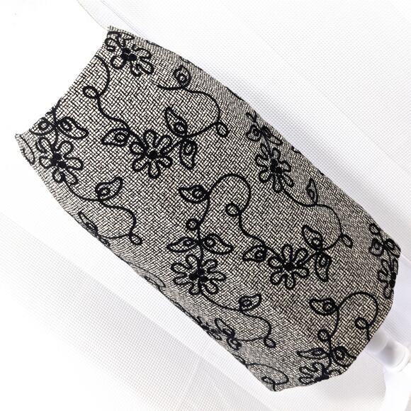 NWOT! TALBOTS! FAB WOOL BLEND FLORAL EMBROIDERY BLACK, CREAM SKIRT! SZ 6 - Picture 1 of 8